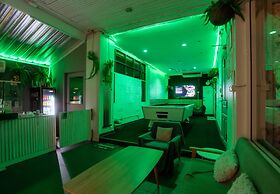 Ekkamai Buds & Beds - 420 Hostel