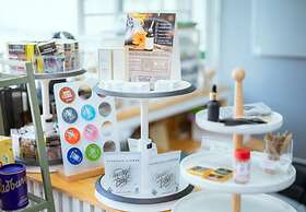 Ekkamai Buds & Beds - 420 Hostel