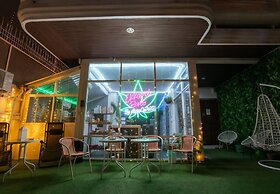 Ekkamai Buds & Beds - 420 Hostel