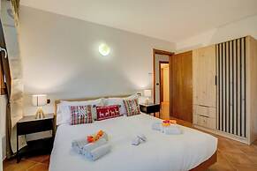 L' Aquila Campo Smith On The Ski Slopes