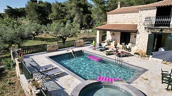 ARESTI MOUNTAIN RESORT