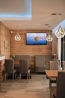 Merepargi ApartHotel & Cafe
