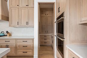 Desert Gem 7 Bedroom Home