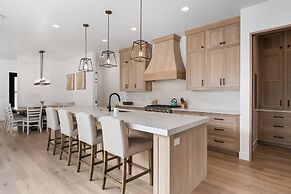 Desert Gem 7 Bedroom Home