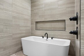 Desert Gem 7 Bedroom Home