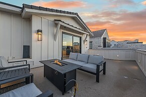 Desert Gem 7 Bedroom Home