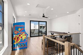 Desert Gem 7 Bedroom Home