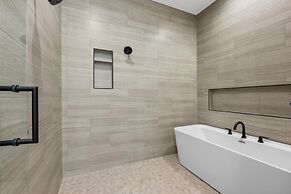 Desert Gem 7 Bedroom Home