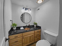 37c Hidden Creek Mountain Getaway! 3 Bedroom Condo by RedAwning