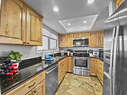 37c Hidden Creek Mountain Getaway! 3 Bedroom Condo by RedAwning