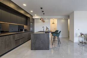 Carmen - 2 Bedroom Apartment - Downtown