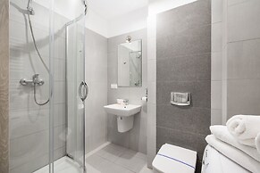 Nadbrzeżna Apartment by Renters