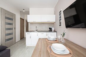 Nadbrzeżna Apartment by Renters