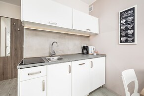Nadbrzeżna Apartment by Renters