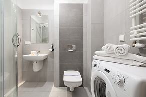 Nadbrzeżna Apartment by Renters