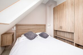Nadbrzeżna Apartment by Renters