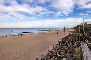 Nadbrzeżna Apartment by Renters