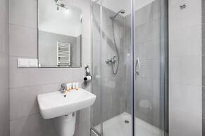 Nadbrzeżna Apartament by Renters