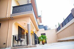 689 Hotel & Apartment