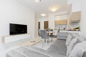 Sarmacka Apartment Warsaw by Renters