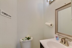 Eclectic Houston Home w/ Pool Table, 5 Mi to Dtwn