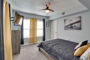 Eclectic Houston Home w/ Pool Table, 5 Mi to Dtwn