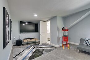 Eclectic Houston Home w/ Pool Table, 5 Mi to Dtwn