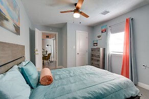 Eclectic Houston Home w/ Pool Table, 5 Mi to Dtwn