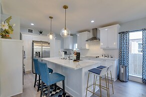 Eclectic Houston Home w/ Pool Table, 5 Mi to Dtwn