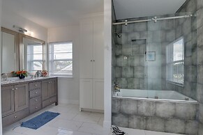 Eclectic Houston Home w/ Pool Table, 5 Mi to Dtwn