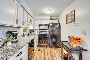 Downtown Gatlinburg Condo w/ Mountain-view Balcony