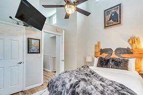 Downtown Gatlinburg Condo w/ Mountain-view Balcony