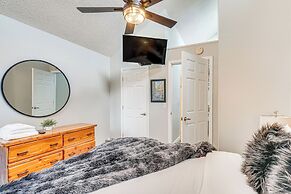 Downtown Gatlinburg Condo w/ Mountain-view Balcony