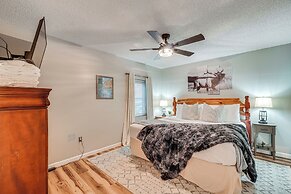 Downtown Gatlinburg Condo w/ Mountain-view Balcony