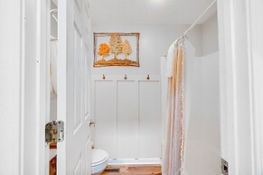 Downtown Gatlinburg Condo w/ Mountain-view Balcony