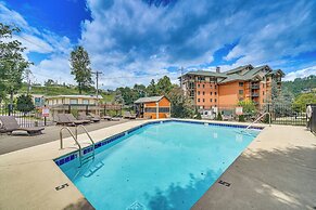 Downtown Gatlinburg Condo w/ Mountain-view Balcony