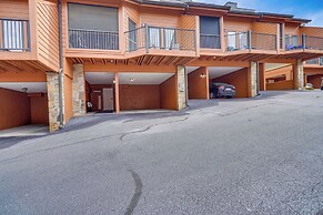 Downtown Gatlinburg Condo w/ Mountain-view Balcony