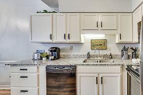 Downtown Gatlinburg Condo w/ Mountain-view Balcony