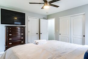 Cozy Ohio Home - Deck, Arcade Games & Near Golfing