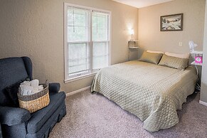 Pet-friendly St Paul Home: Fireplace & Office Area
