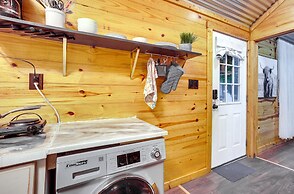 Cozy Onalaska Cabin ~ 2 Mi to Lake Livingston!