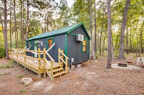 Cozy Onalaska Cabin ~ 2 Mi to Lake Livingston!