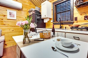 Cozy Onalaska Cabin ~ 2 Mi to Lake Livingston!