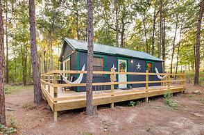 Cozy Onalaska Cabin ~ 2 Mi to Lake Livingston!