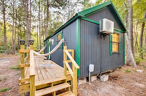 Cozy Onalaska Cabin ~ 2 Mi to Lake Livingston!