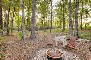 Cozy Onalaska Cabin ~ 2 Mi to Lake Livingston!