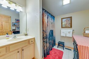 Rustic Cabin on Hemphill Creek w/ Fire Pit & Grill