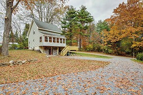 Rustic Retreat: Walk to Great Sacandaga Lake!
