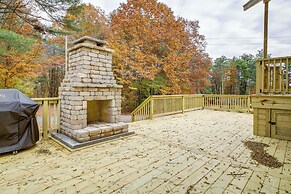 Rustic Retreat: Walk to Great Sacandaga Lake!