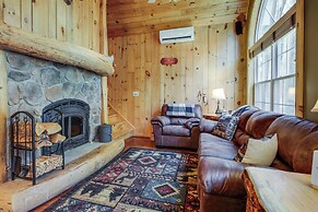 Rustic Retreat: Walk to Great Sacandaga Lake!